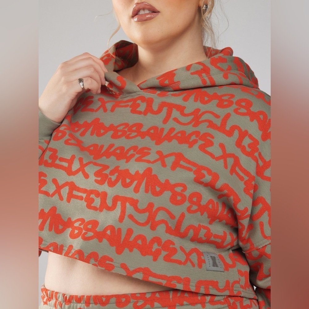 SAVAGE  X FENTY  ESSENTIAL CROPPED HOODIE Size 2X New (j5)